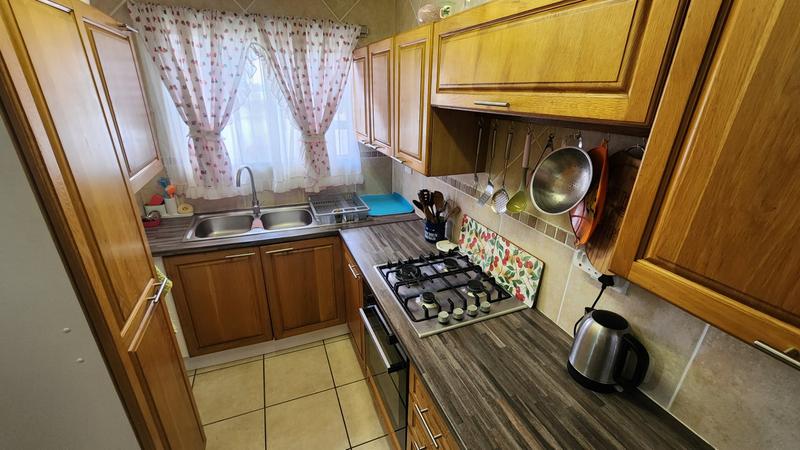 6 Bedroom Property for Sale in Paradise Beach Eastern Cape
